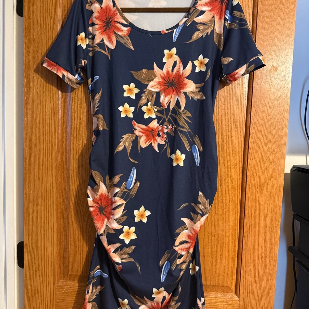 Floral Navy Dress - stretchy and comfortable, rouched sides size L